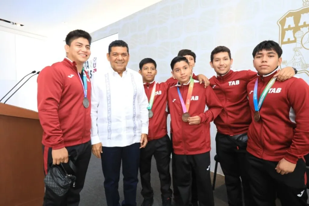 Becas deportivas impulsan histórica cosecha de medallas para Tabasco; atletas reconocen respaldo del Gobierno del Pueblo