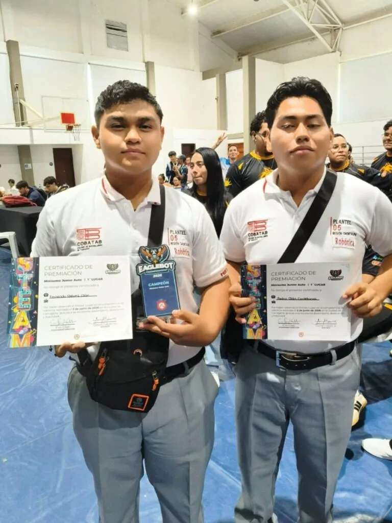 COBATAB pone en a México; alumnos triunfan en campeonato internacional de robótica en Colombia.