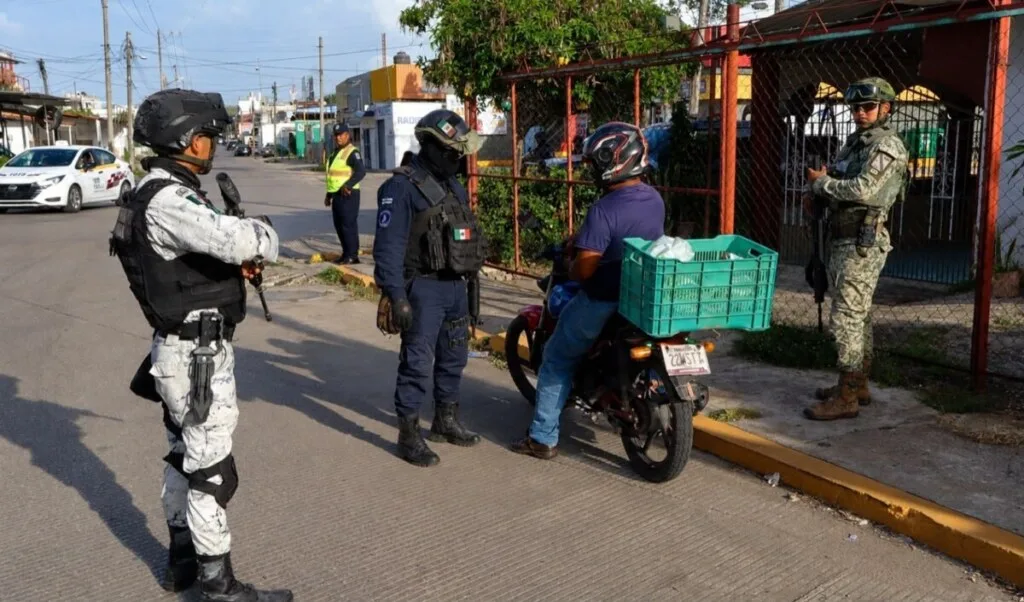 Duermen calentitos en refugios de Comalcalco