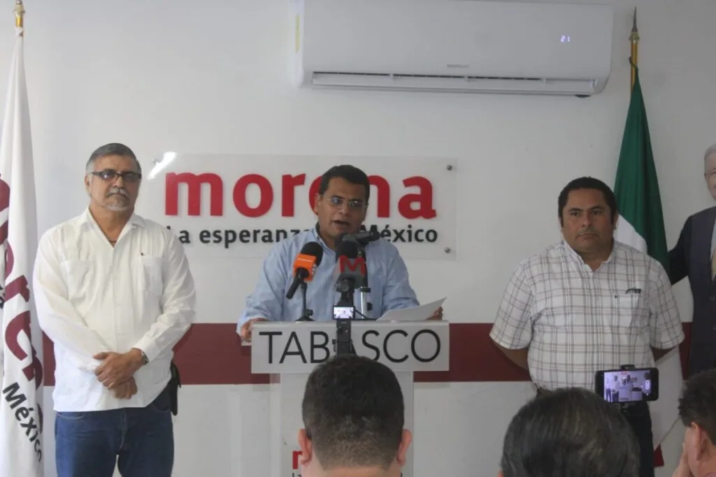 Detienen a mujer con armas, lanzagranadas, explosivos y presunta droga en Centro, Tabasco