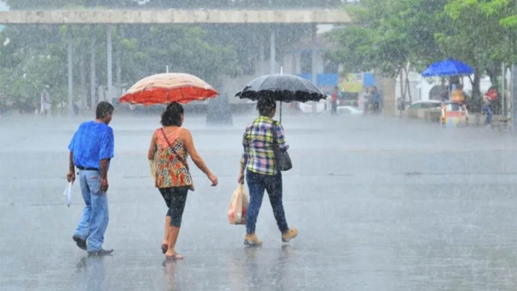 Prevén lluvias intensas y rachas de viento de hasta 50 km/h este martes en Tabasco
