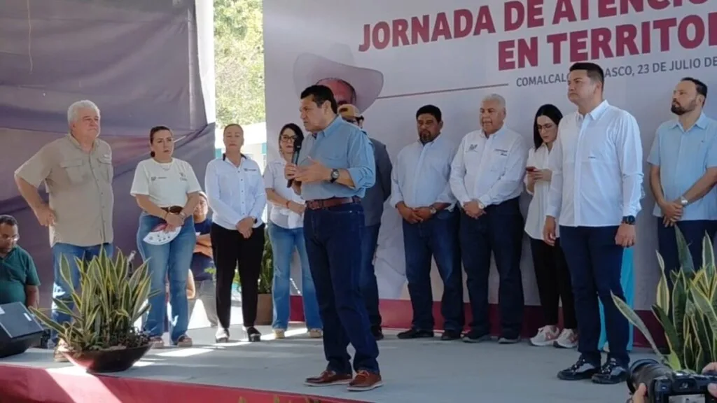 Repondrá Federación libros “inundados”